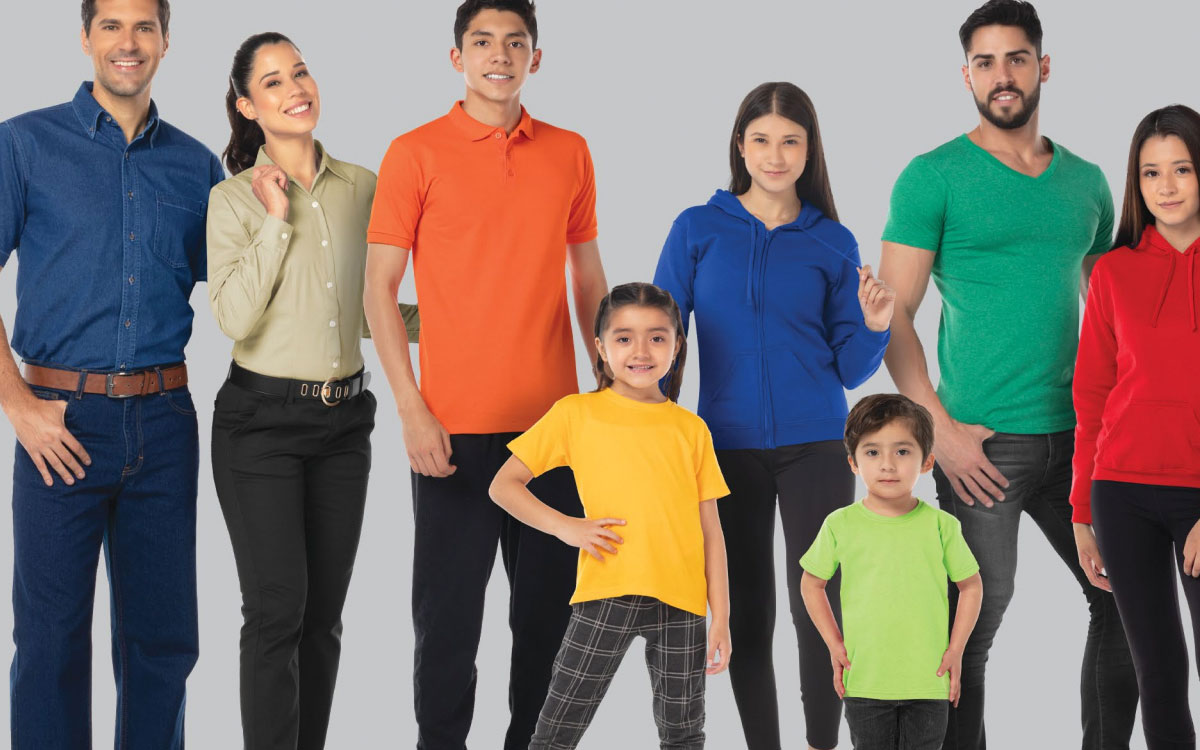 personas con uniformes de yazbek