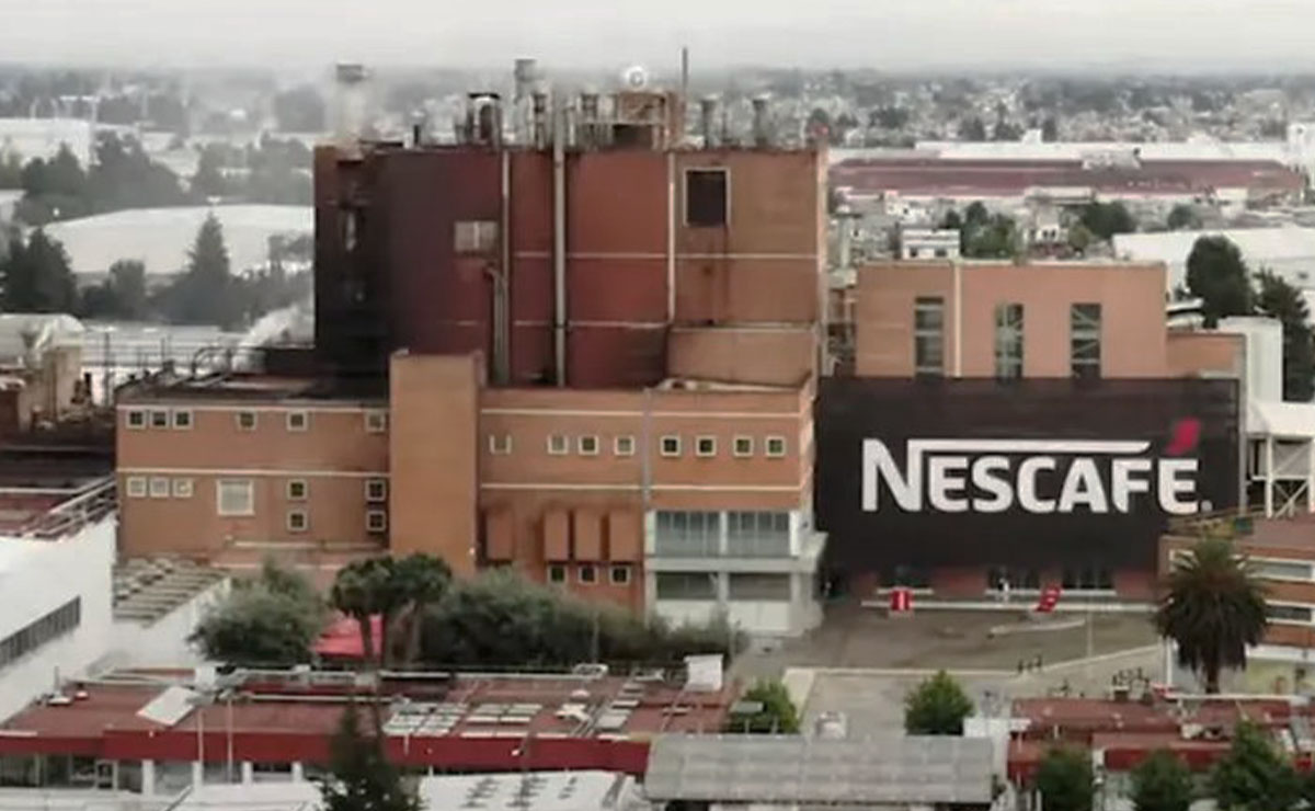 Fachada por fuera de la empresa de Nestlé en Toluca, bolsa de trabajo.