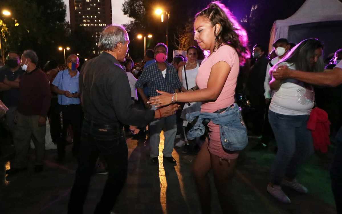 a que hora son los bailes gratuitos de lerma